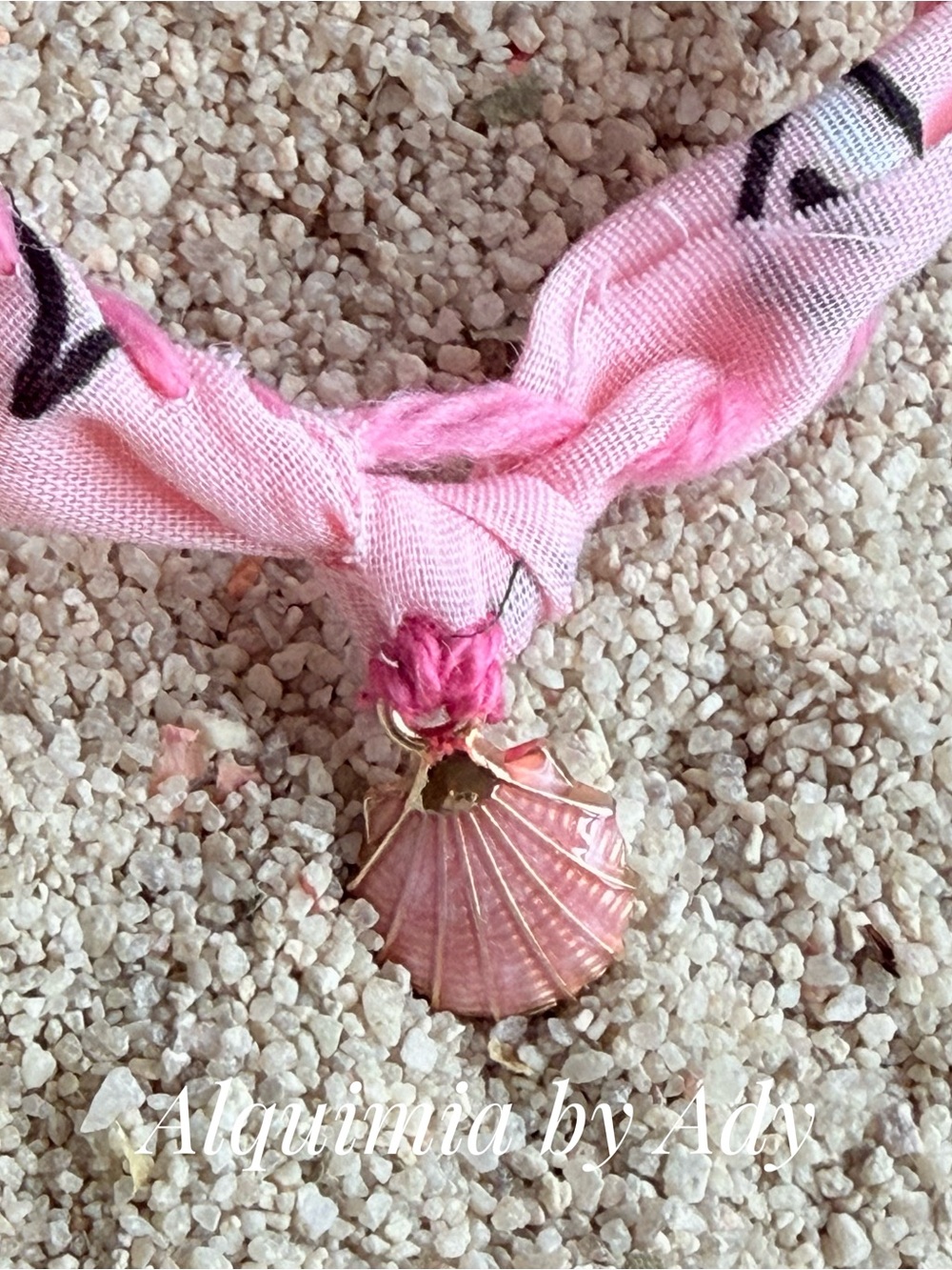 AMERICANA + pink bandanna Gold shell charm choker necklace - Picture 2 of 7